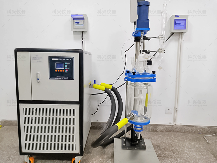 上?？婆d儀器與四川某大學合作現場